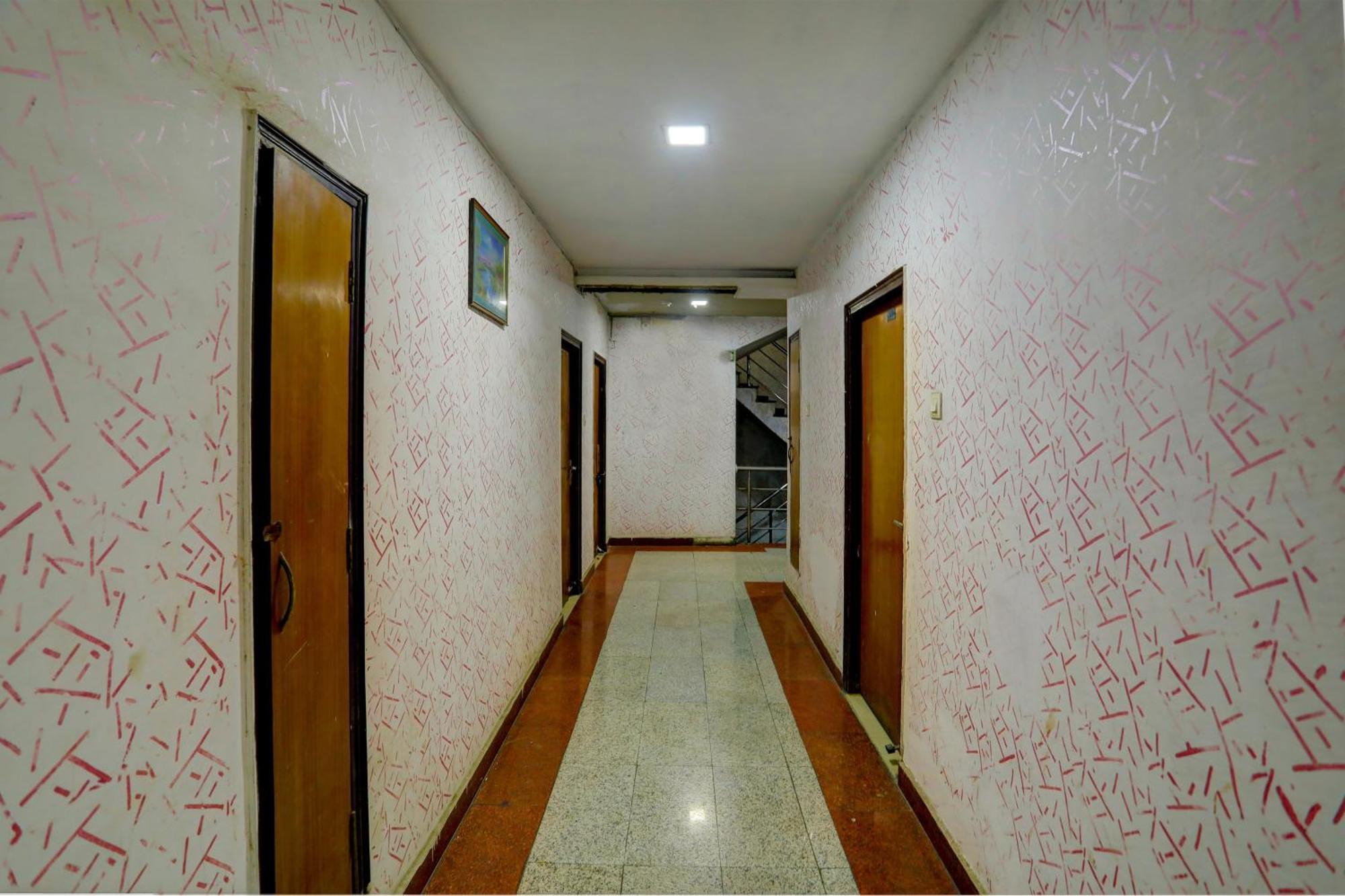 Hotel Monarch Inn Лакхнау Экстерьер фото