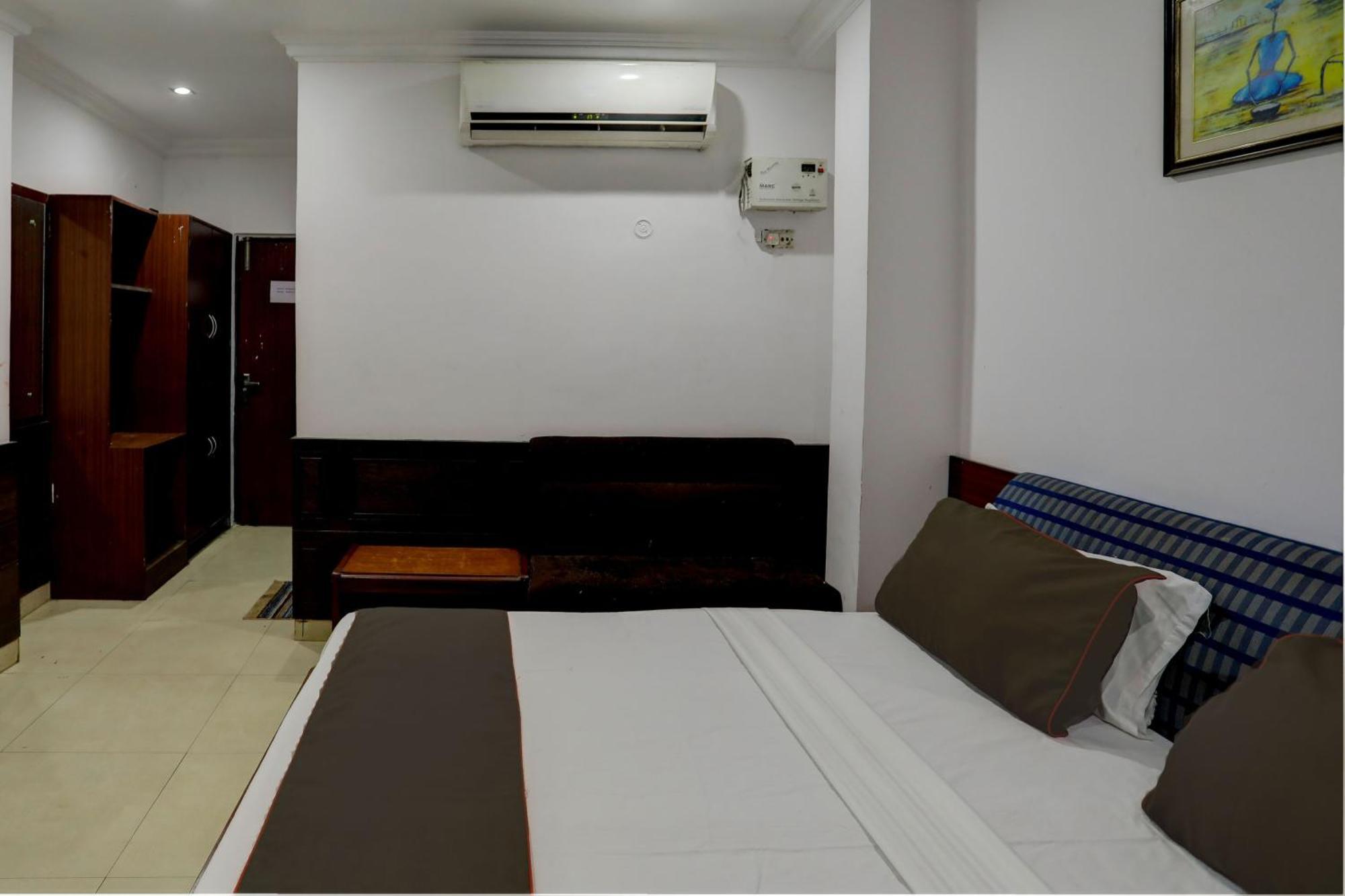 Hotel Monarch Inn Лакхнау Экстерьер фото