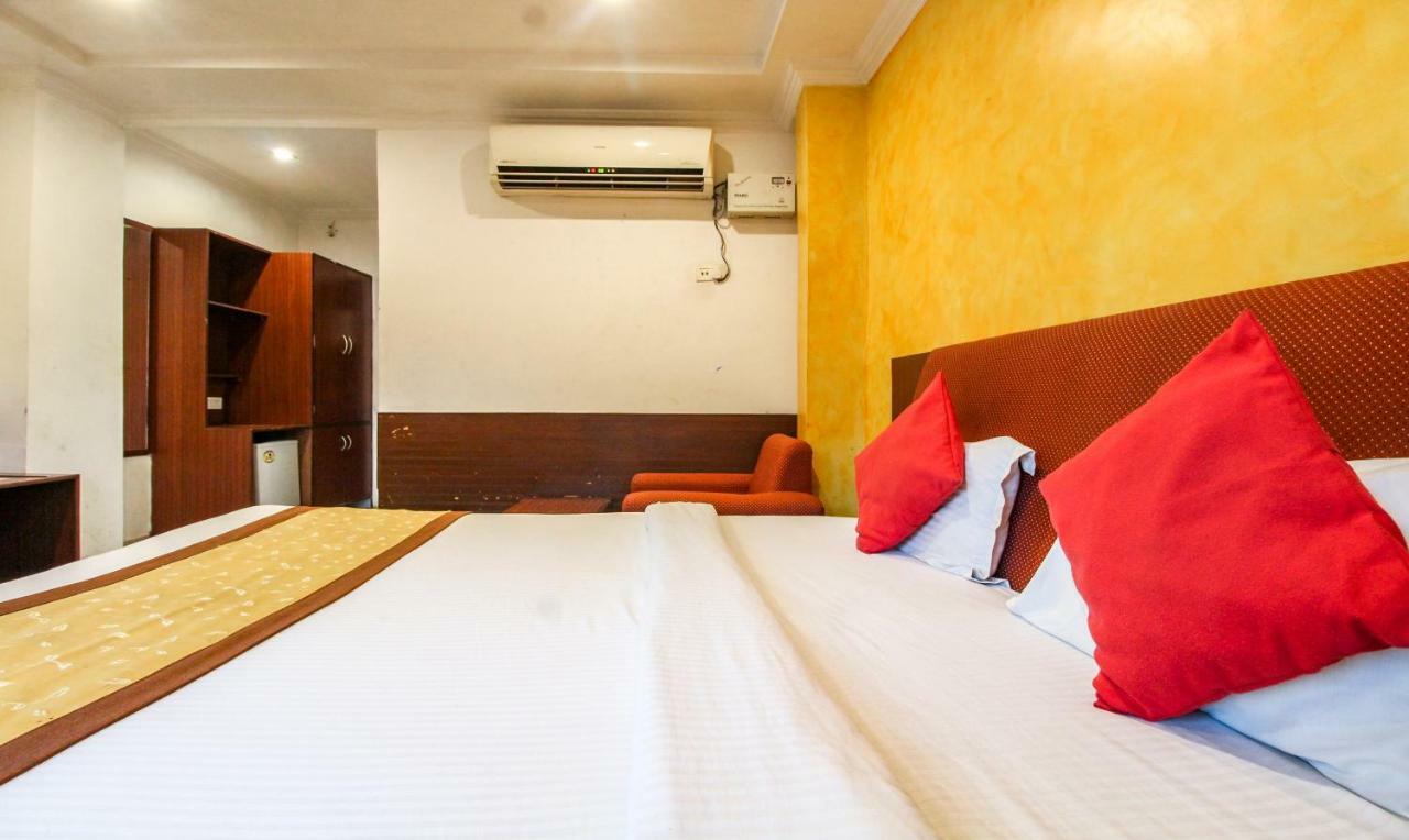 Hotel Monarch Inn Лакхнау Экстерьер фото