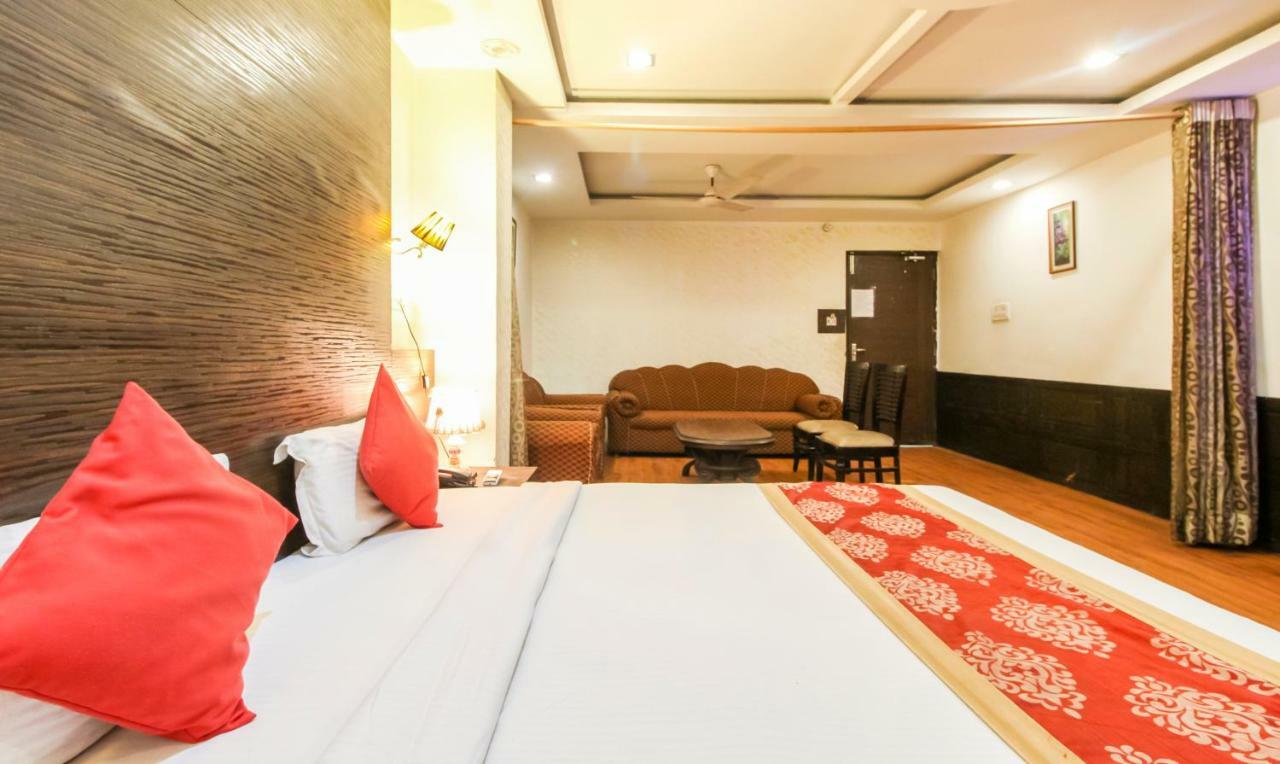 Hotel Monarch Inn Лакхнау Экстерьер фото
