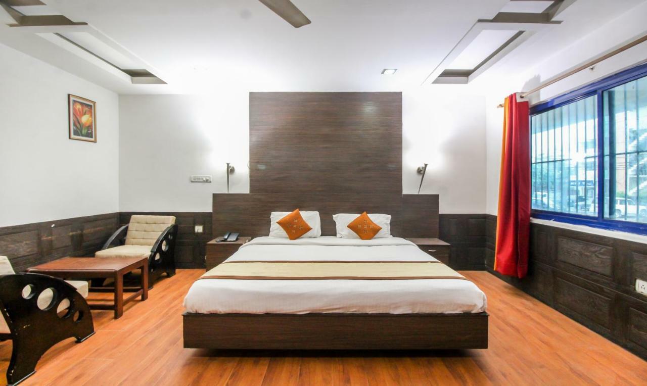 Hotel Monarch Inn Лакхнау Экстерьер фото